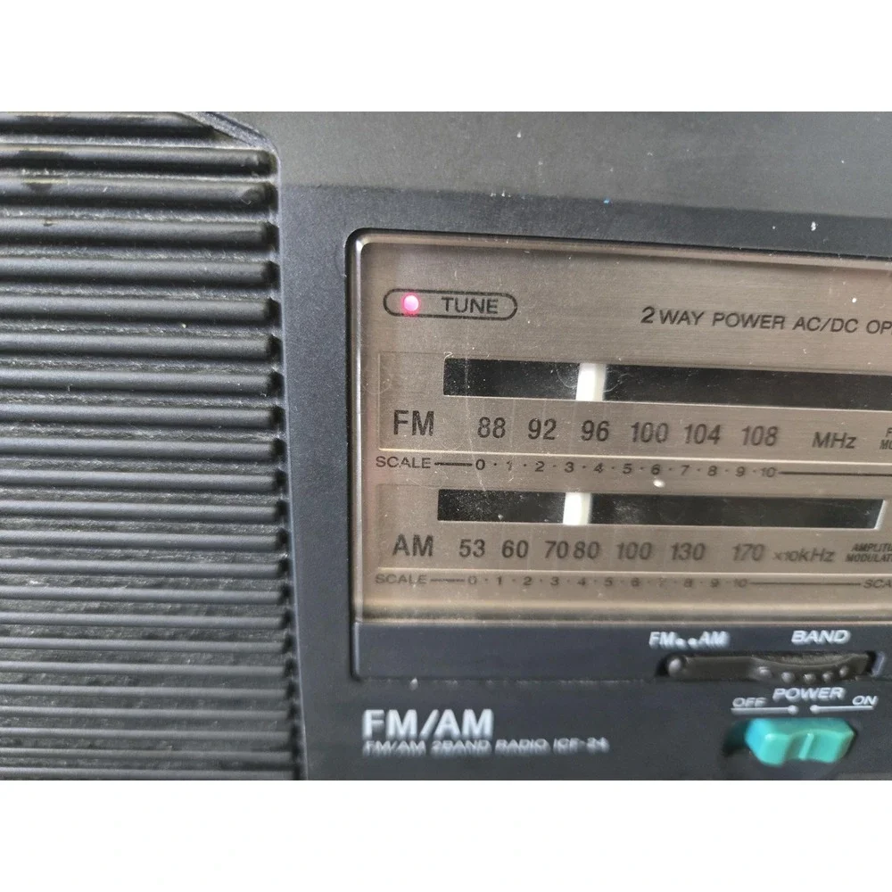 Vintage Sony FM/AM 2 BAND Radio ICF-24 Portable 4 AA Batteries/Power Cord-WORKS